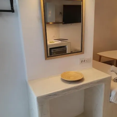 Nefeli Traditional Cave Mesariá