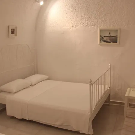 Nefeli Traditional Cave Mesariá