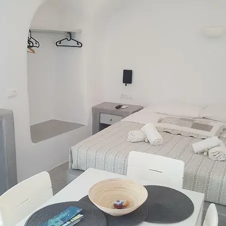 Nefeli Traditional Cave * Mesariá