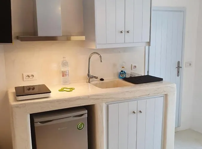 Nefeli Traditional Cave * Mesariá