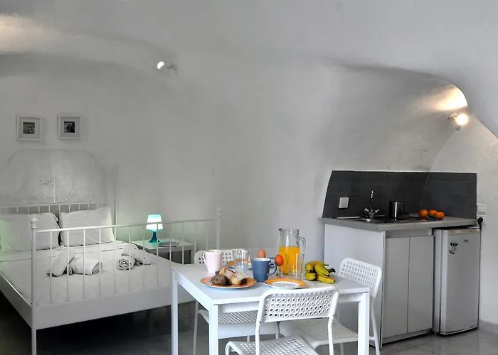 Nefeli Traditional Cave מסאריה