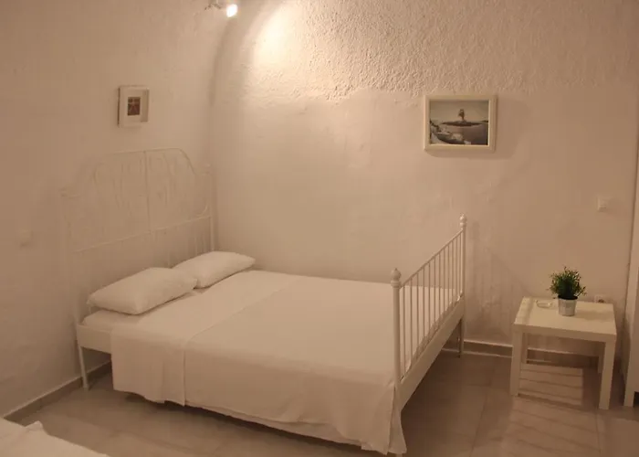 Nefeli Traditional Cave ميساريا